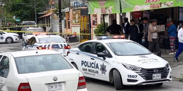 EJECUTAN A 3 EN SAN NICOLÁS; IRRUMPEN SICARIOS EN CASA SEÑALADA COMO PUNTO DE VENTA DE DROGAS