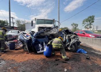 PRENSAN CAMIONES A HOMBRE EN MORONES; UN CAPÍTULO MÁS DE LA ANARQUÍA VIAL EN MONTERREY.