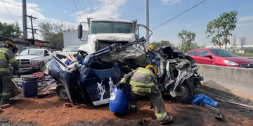 PRENSAN CAMIONES A HOMBRE EN MORONES; UN CAPÍTULO MÁS DE LA ANARQUÍA VIAL EN MONTERREY.