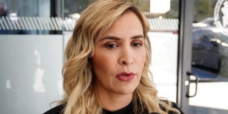 COMPARECE ADALINA TRAS DENUNCIA DE EL BRONCO POR PRESUNTO DESPOJO; DENUNCIA EX PRIMERA DAMA MÁS DE 100 HECHOS DE VIOLENCIA FAMILIAR 1 COMPARECE ADALINA TRAS DENUNCIA DE EL BRONCO POR PRESUNTO DESPOJO; DENUNCIA EX PRIMERA DAMA MÁS DE 100 HECHOS DE VIOLENCIA FAMILIAR