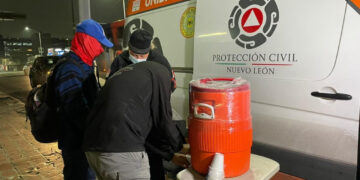 IMPLEMENTA PROTECCIÓN CIVIL DEL ESTADO 'OPERATIVO CHOCOLATE'; ENTREGAN COBIJAS Y BEBIDAS CALIENTES AFUERA DE HOSPITAL 3 IMPLEMENTA PROTECCIÓN CIVIL DEL ESTADO ‘OPERATIVO CHOCOLATE’; ENTREGAN COBIJAS Y BEBIDAS CALIENTES AFUERA DE HOSPITAL