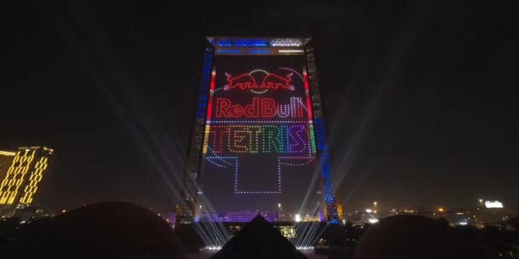 TETRIS ILUMINA EL CIELO DE DUBÁI CON UN ESPECTÁCULO DE 4 MIL DRONES 1 TETRIS ILUMINA EL CIELO DE DUBÁI CON UN ESPECTÁCULO DE 4 MIL DRONES