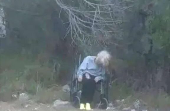 ABANDONAN A ABUELITA EN SILLA DE RUEDAS A ORILLA DE LA CARRETERA EN MATAMOROS 1 ABANDONAN A ABUELITA EN SILLA DE RUEDAS A ORILLA DE LA CARRETERA EN MATAMOROS
