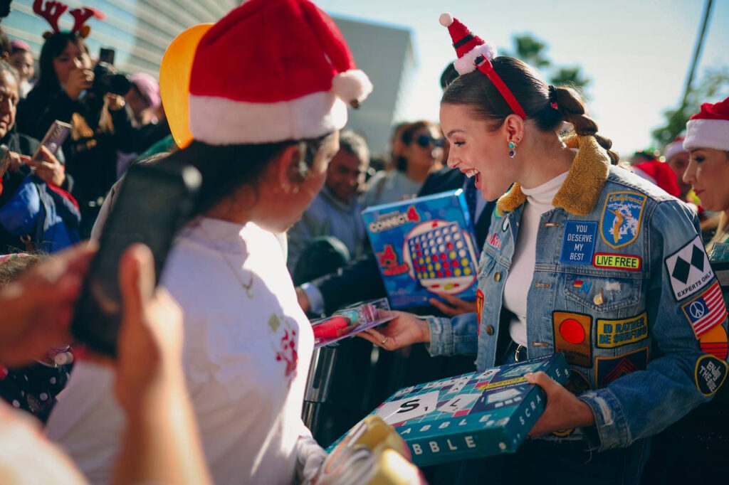 DESCIENDE SANTA CLAUS A RAPPEL EN HOSPITAL MATERNO INFANTIL 2 photo 2025 12 19 08 36 35