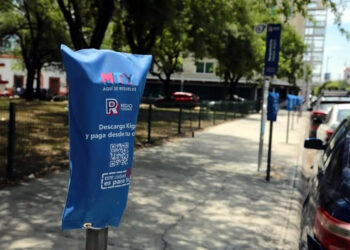 INSTALARÁ ADRIÁN 3,700 PARQUÍMETROS EN ZONA TEC; DA MUNICIPIO CONTRATO DE 10 MILLONES PARA SEÑALIZACIÓN