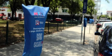 INSTALARÁ ADRIÁN 3,700 PARQUÍMETROS EN ZONA TEC; DA MUNICIPIO CONTRATO DE 10 MILLONES PARA SEÑALIZACIÓN