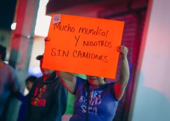 ARMAN PROTESTA “FAKE” EN DESFILE NAVIDEÑO DE SAN NICOLÁS; DOTA PAN A LIDERESAS DE PANCARTAS Y OLVIDA RETIRAR ETIQUETAS CON INDICACIONES 1 ARMAN PROTESTA “FAKE” EN DESFILE NAVIDEÑO DE SAN NICOLÁS; DOTA PAN A LIDERESAS DE PANCARTAS Y OLVIDA RETIRAR ETIQUETAS CON INDICACIONES