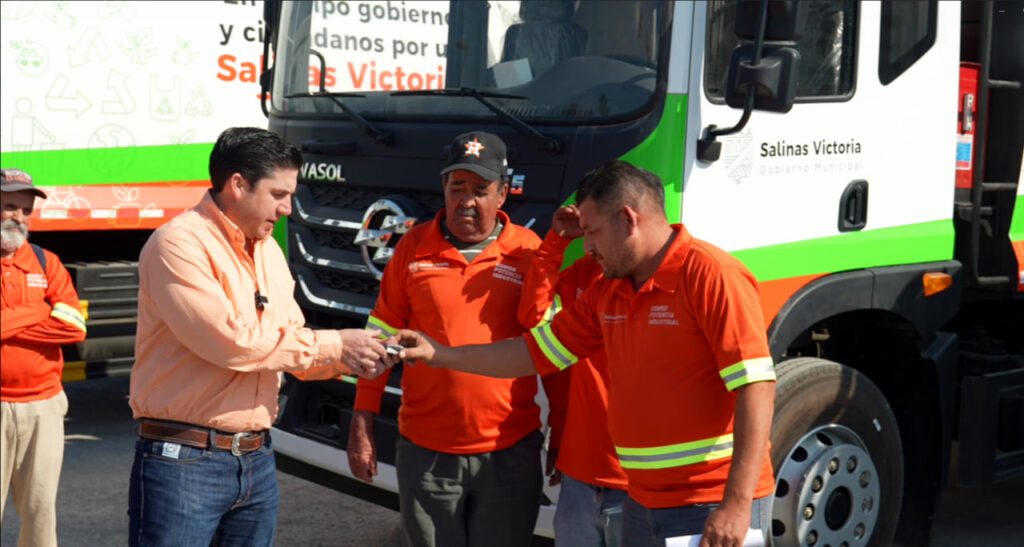 ENTREGA RAÚL CANTÚ NUEVOS CAMIONES RECOLECTORES EN SALINAS 2 photo 2025 12 23 17 06 40