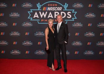 RENUNCIA EL COMISIONADO DE NASCAR TRAS ESCÁNDALO LEGAL CON MICHAEL JORDAN