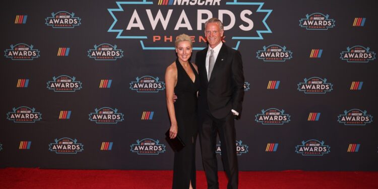 RENUNCIA EL COMISIONADO DE NASCAR TRAS ESCÁNDALO LEGAL CON MICHAEL JORDAN
