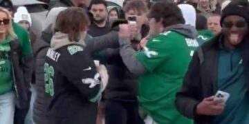 VIOLENTA RIÑA EN ESTACIONAMIENTO DE LOS EAGLES DEJA VARIOS HOSPITALIZADOS