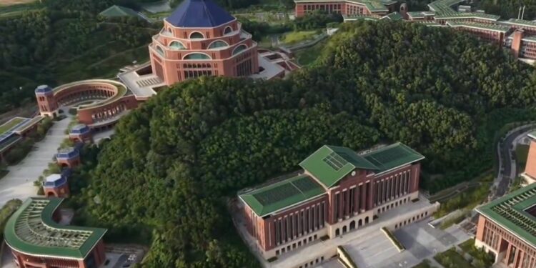 CHINA SUPERA A ESTADOS UNIDOS EN EL RANKING MUNDIAL DE UNIVERSIDADES POR PRIMERA VEZ