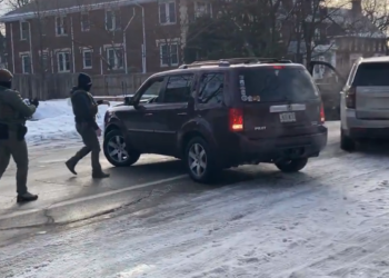 MATAN AGENTES DEL ICE A MUJER EN MINNESOTA; ARGUMENTAN QUE INTENTÓ EMBESTIR A OFICIALES, PERO VIDEO DESMIENTE VERSIÓN OFICIAL