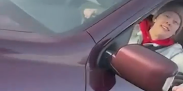 DIFUNDEN NUEVO VIDEO DE ASESINATO DE MUJER EN MINNEAPOLIS A MANOS DE AGENTE DE ICE 2 DIFUNDEN NUEVO VIDEO DE ASESINATO DE MUJER EN MINNEAPOLIS A MANOS DE AGENTE DE ICE