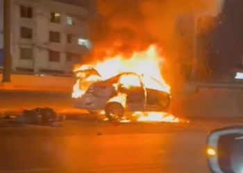 MUERE CONDUCTOR TRAS CHOCAR E INCENDIARSE SU VEHÍCULO EN GARZA SADA.