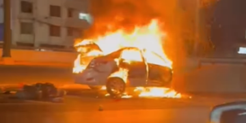 MUERE CONDUCTOR TRAS CHOCAR E INCENDIARSE SU VEHÍCULO EN GARZA SADA.