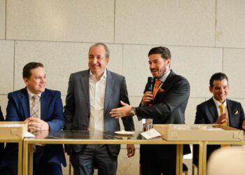 PRESENTA SAMUEL A ULISES CARLIN COMO ENCARGADO DE LA TESORERÍA