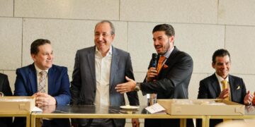 PRESENTA SAMUEL A ULISES CARLIN COMO ENCARGADO DE LA TESORERÍA 3 PRESENTA SAMUEL A ULISES CARLIN COMO ENCARGADO DE LA TESORERÍA