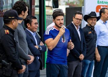 VETA SAMUEL PRESUPUESTO: ADVIERTE GOBERNADOR QUE LO APROBADO POR PRI, PAN, PRD E INDEPENDIENTE PONÍA EN RIESGO LÍNEAS DEL METRO Y PROGRAMAS SOCIALES; OFRECE AL CONGRESO NEGOCIAR