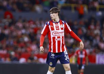 ALARMA EN CHIVAS: CLUBES BRASILEÑOS PONEN LA MIRA EN ARMANDO “HORMIGA” GONZÁLEZ