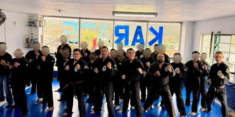 ¿CINTA NEGRA ALCALDE… O SOLO PARA LA FOTO? PRESUME MANUEL GUERRA EN REDES ALTO GRADO DE ARTES MARCIALES