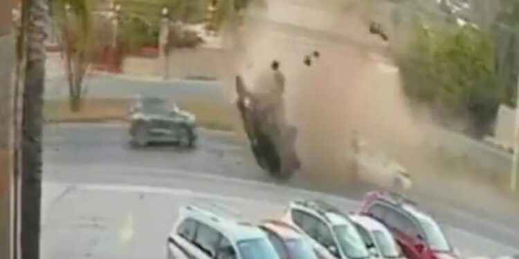 CHOQUE MORTAL EN LA NACIONAL; CAMIONETA VUELCA E INVADE CIRCULACIÓN CONTRARIA EN SANTIAGO