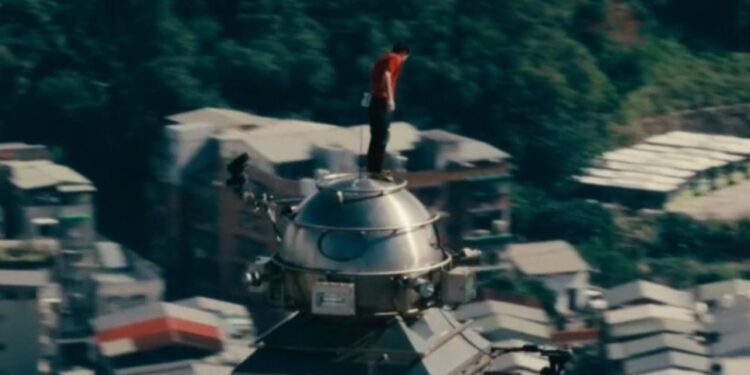 ESCALA RASCACIELOS EN TAIWÁN SIN EQUIPO DE SEGURIDAD; CONQUISTA ALEX HONNOLD EL TAIPEI 101