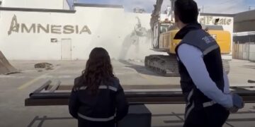 DEMUELEN EL AMNESIA; TUMBAN ICÓNICO TABLE PARA CONSTRUIR DEPAS