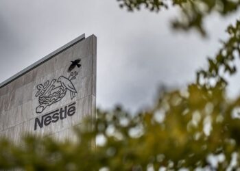 NESTLÉ AMPLÍA RETIRO GLOBAL DE FÓRMULAS INFANTILES POR RIESGO DE TOXINA