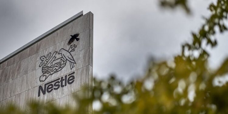 NESTLÉ AMPLÍA RETIRO GLOBAL DE FÓRMULAS INFANTILES POR RIESGO DE TOXINA