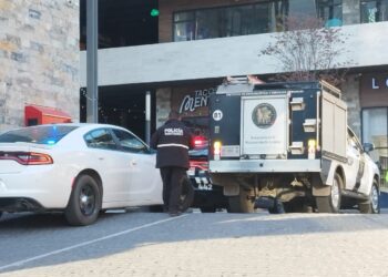 MUERE HOMBRE AL CAER DE SEGUNDO PISO EN PLAZA COMERCIAL DE CUMBRES DEL SOL