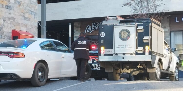 MUERE HOMBRE AL CAER DE SEGUNDO PISO EN PLAZA COMERCIAL DE CUMBRES DEL SOL
