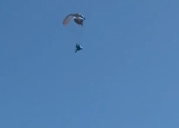 MILAGRO EN FLORIDA: PILOTO SOBREVIVE A CAÍDA DE 150 METROS EN PARAPENTE MOTORIZADO