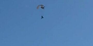 MILAGRO EN FLORIDA: PILOTO SOBREVIVE A CAÍDA DE 150 METROS EN PARAPENTE MOTORIZADO 2 MILAGRO EN FLORIDA: PILOTO SOBREVIVE A CAÍDA DE 150 METROS EN PARAPENTE MOTORIZADO