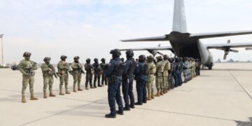 MÉXICO REALIZA TRASLADO MASIVO DE 37 CRIMINALES A ESTADOS UNIDOS EN OPERATIVO ESTRATÉGICO