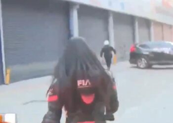 CORRETEA REPORTERA A POLICÍA TRAS SER SORPRENDIDO CUANDO INTENTABA EXTORSIONAR A CONDUCTOR CON $5,200 POR “TRAER AUTO EXTRANJERO’