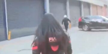 CORRETEA REPORTERA A POLICÍA TRAS SER SORPRENDIDO CUANDO INTENTABA EXTORSIONAR A CONDUCTOR CON $5,200 POR “TRAER AUTO EXTRANJERO’