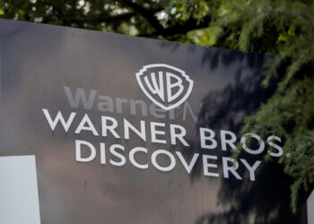WARNER DESCARTA ACUERDO CON PARAMOUNT POR RIESGOS FINANCIEROS MULTIMILLONARIOS