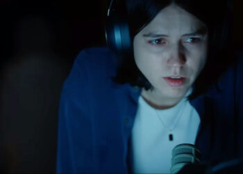 UNDERTONE: A24 APUESTA POR EL TERROR SONORO CON UNA HISTORIA PERTURBADORA