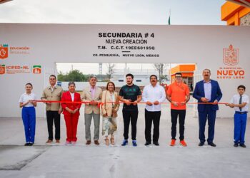 ENTREGA SAMUEL AULAS INTELIGENTES; CAPACITA ESTADO EN HABILIDADES TECNOLÓGICAS QUE BUSCAN EMPRESAS DE NUEVO LEÓN