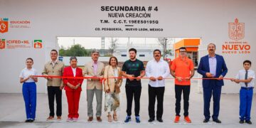 ENTREGA SAMUEL AULAS INTELIGENTES; CAPACITA ESTADO EN HABILIDADES TECNOLÓGICAS QUE BUSCAN EMPRESAS DE NUEVO LEÓN