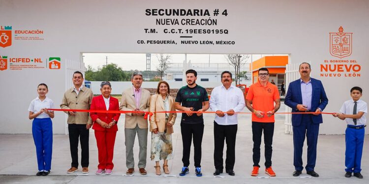 ENTREGA SAMUEL AULAS INTELIGENTES; CAPACITA ESTADO EN HABILIDADES TECNOLÓGICAS QUE BUSCAN EMPRESAS DE NUEVO LEÓN