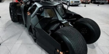 NEYMAR JR. CONFIRMA SU PASIÓN POR BATMAN CON UNA IMPRESIONANTE COLECCIÓN DE LUJO