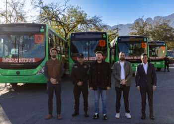 ENTREGA SAMUEL 45 NUEVOS CAMIONES A LA RUTA 98; LAS UNIDADES ESTÁN EQUIPADAS CON GPS, INTERNET Y BOTÓN DE PÁNICO