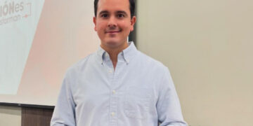 LO DESPIDEN EN VIVO Y LO PROYECTAN RUMBO A LA GUBERNATURA; GUSTAVO MACALPIN IRRUMPE EN SEGUNDO LUGAR EN ENCUESTAS DE BAJA CALIFORNIA