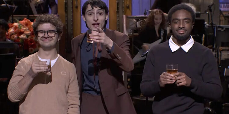 ESTRELLAS DE STRANGER THINGS SE BURLAN DEL SUPUESTO EPISODIO SECRETO TRAS EL FINAL DE LA SERIE