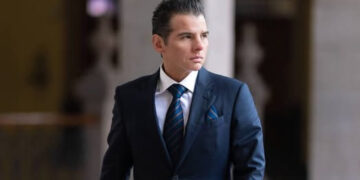 BUSCA GOBIERNO REACTIVAR DIÁLOGO CON DIPUTADOS; LLAMA MIKE FLORES A SACAR PRESUPUESTO 2 BUSCA GOBIERNO REACTIVAR DIÁLOGO CON DIPUTADOS; LLAMA MIKE FLORES A SACAR PRESUPUESTO