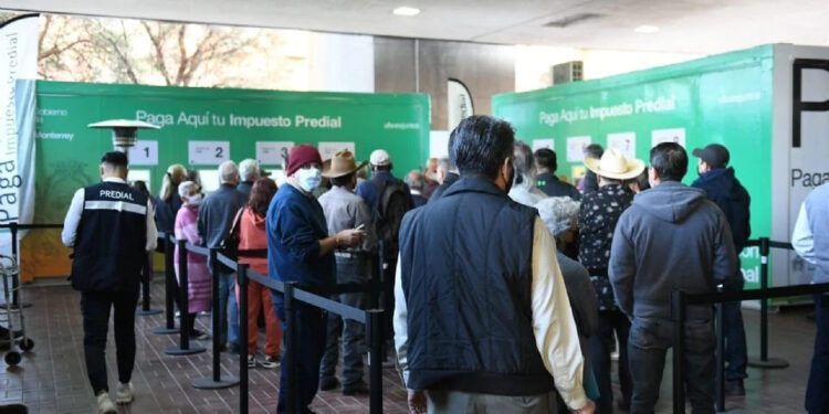 VA A PAGAR EL PREDIAL… ¡Y LE ROBAN BATERÍA!; CIUDADANO DE MONTERREY ES VÍCTIMA DE LA DELINCUENCIA AL ACUDIR AL PARQUE AZTLÁN