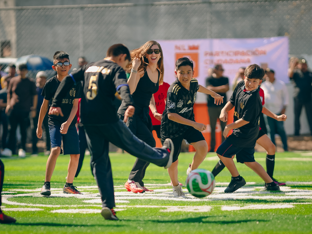 INAUGURA SAMUEL CANCHA SINTÉTICA 421, EN MONTERREY; VA POR 500 EN TODO NL 2 2026 02 09 19 28 08