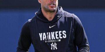 EL DRAMA DE GIANCARLO STANTON: LA ESTRELLA DE LOS YANKEES CONFIESA QUE SUS LESIONES LE IMPIDEN HASTA ABRIR UNA BOTELLA